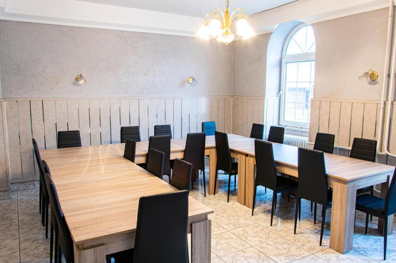 Komplex -Rendezvenytermek-Panzio-Apartman-Irodak- Матесалка Екстериор снимка