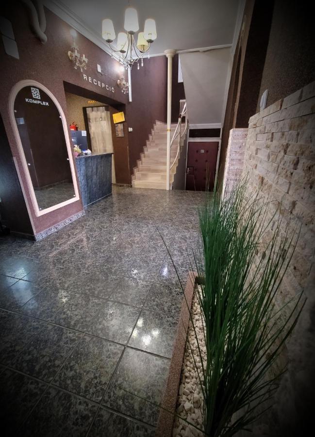Komplex -Rendezvenytermek-Panzio-Apartman-Irodak- Матесалка Екстериор снимка