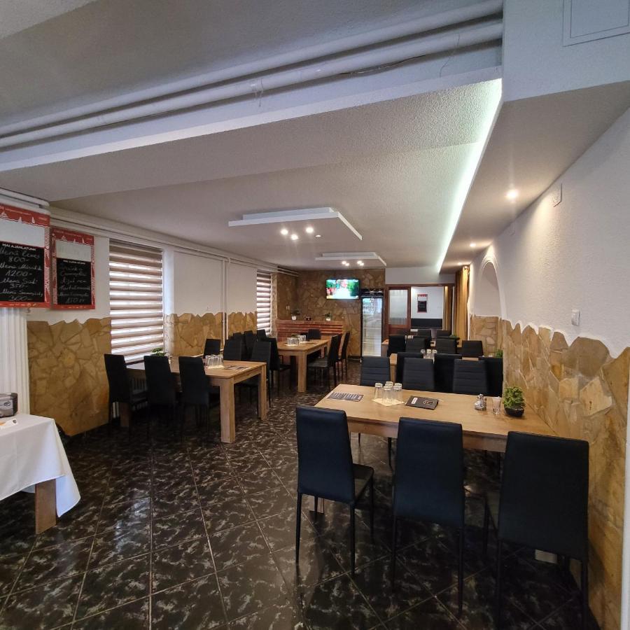 Komplex -Rendezvenytermek-Panzio-Apartman-Irodak- Матесалка Екстериор снимка
